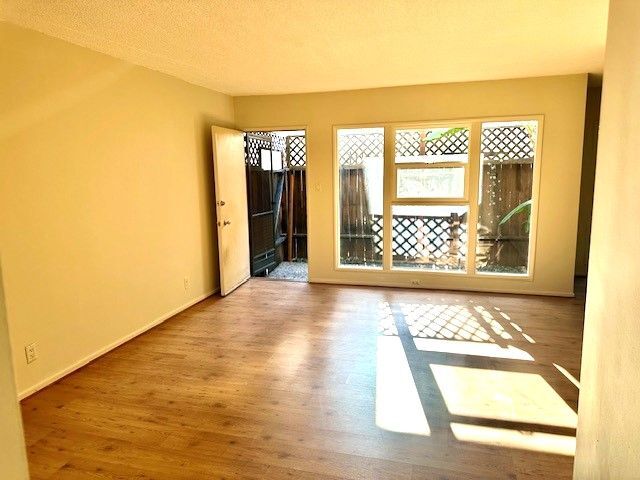 Photo - 11843 Dorothy St