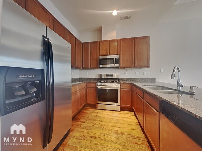 Photo - 3838 Center St