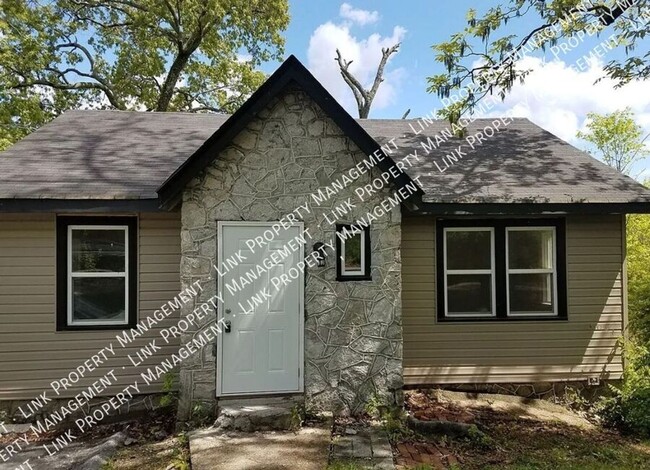 Renovated 3 Bedroom 2 bath Home with separ... - Renovated 3 Bedroom 2 bath Home with separ...