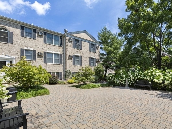 Coventry Square Apartments
