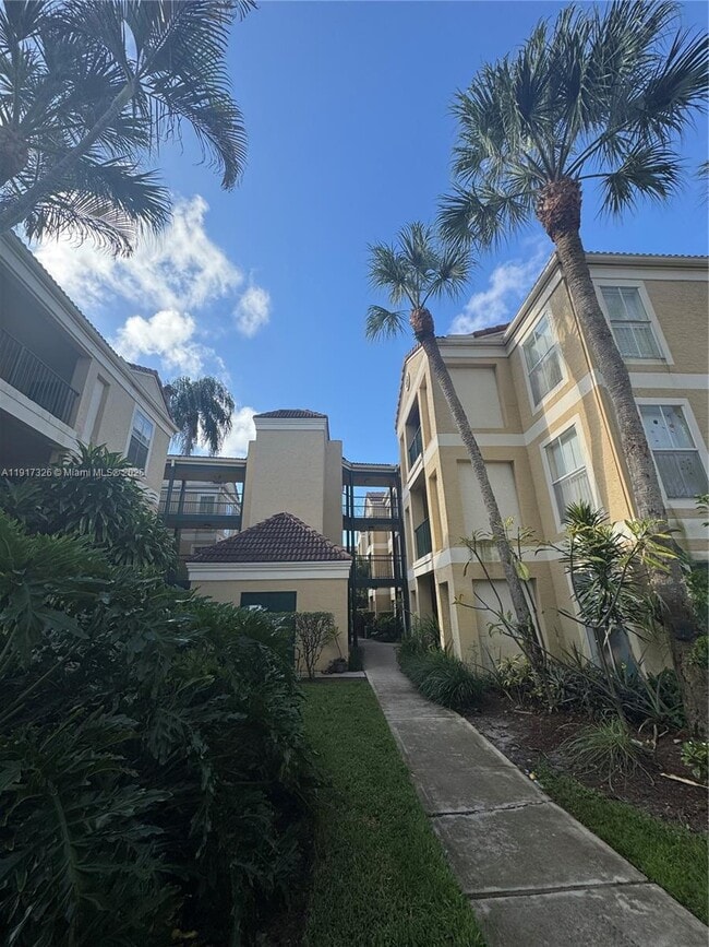 Building Photo - 875 Riverside Dr Unit 713