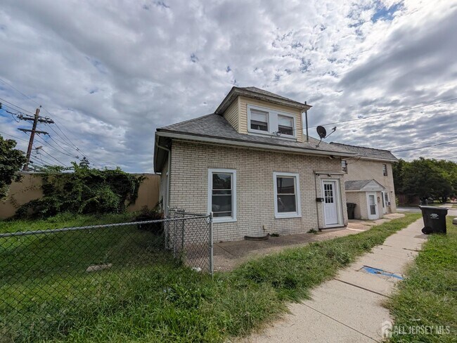 121 Kossuth St