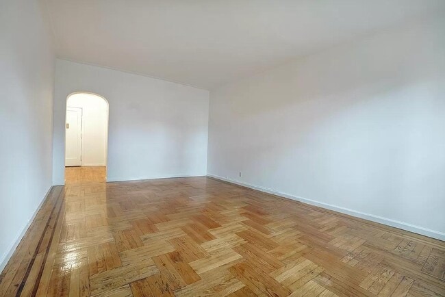 Photo - 76-66 Austin St