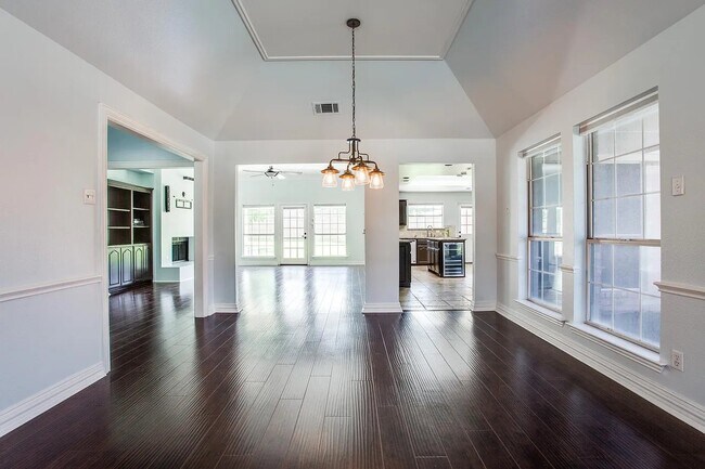 Photo - 63 Remington Dr W