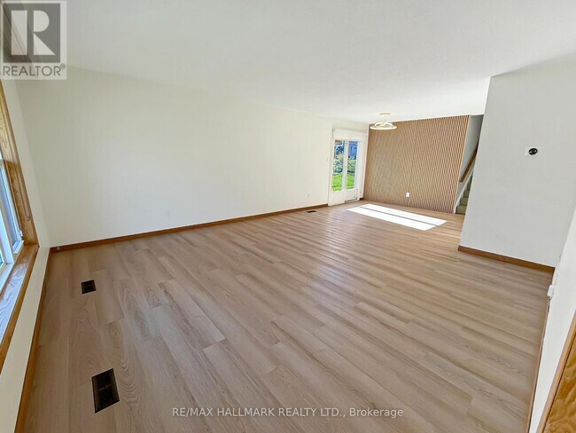 Photo - 153 Clappison Blvd