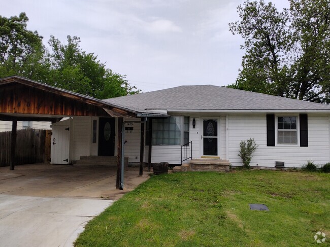 Building Photo - 1409 NW Logan Ave Rental