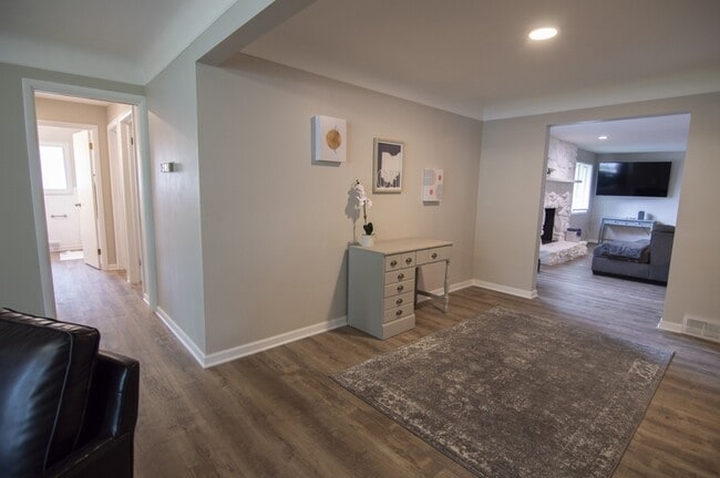 Photo - 6125 Broadview Rd