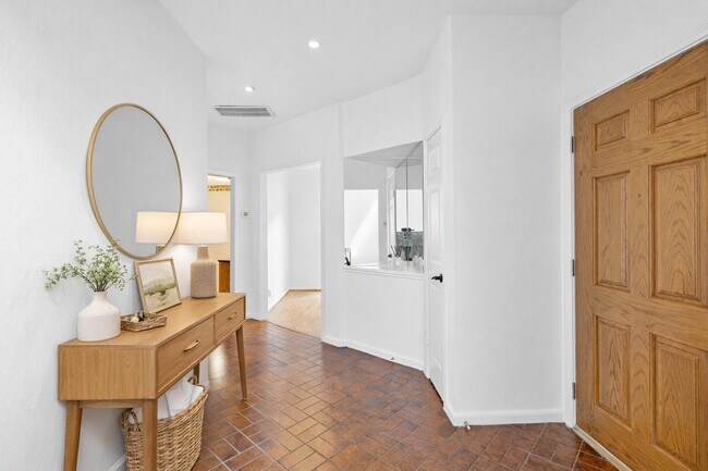 Photo - 2440 Bering Dr