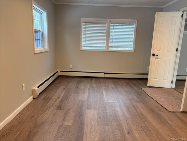 Photo - 549 Blue Point Rd