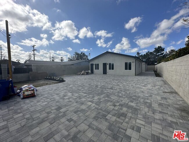 Photo - 6831 Bellaire Ave