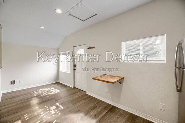 Photo - 2072 Emporia St
