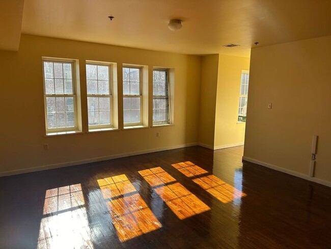 Yes , Yes Yes. Luxury Furnished , Two Bath... - Yes , Yes Yes. Luxury Furnished , Two Bath... House