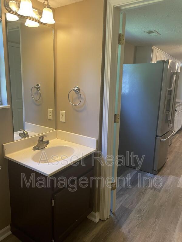 Photo - 645 Cornerbrook Ln