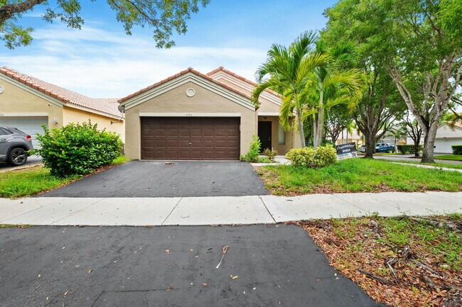 4498 Dogwood Cir