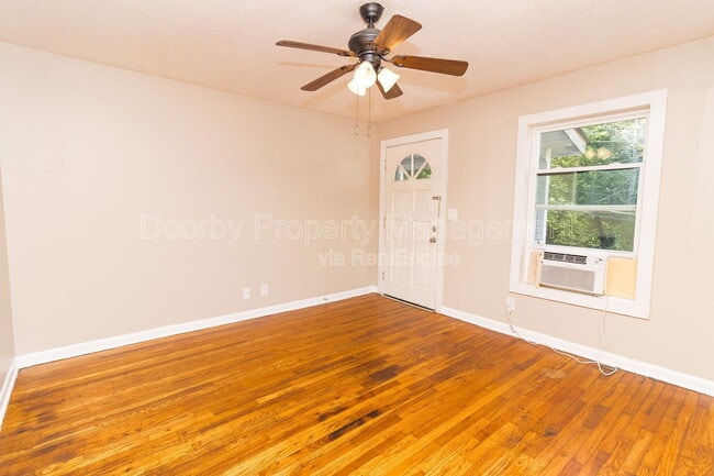 Photo - 2215 Allin St