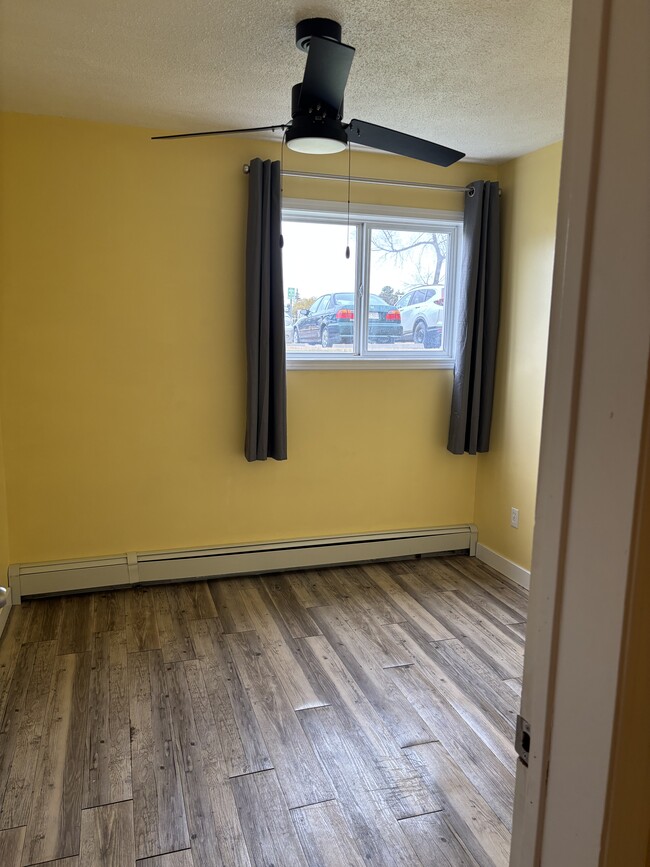 Photo - 15940 109 Av NW Unit 1