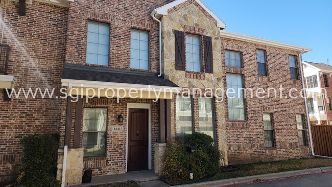 Photo - 1221 Lake Pointe Way House