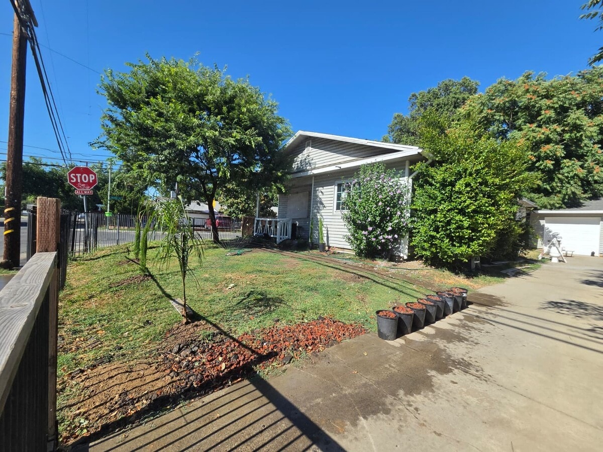 Photo - 2594 American Ave