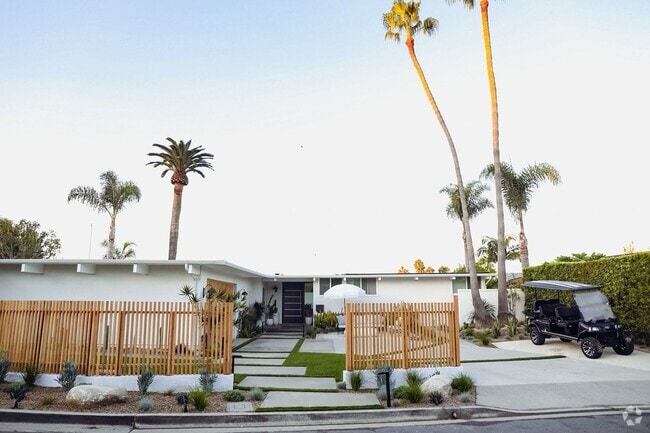 Building Photo - Great private location from this Fully ren... Rental