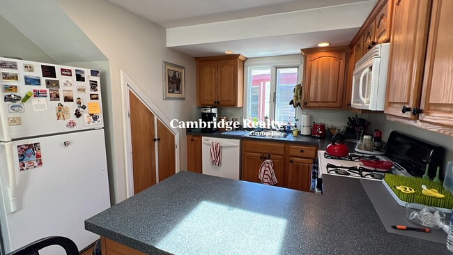Photo - 24 Burnham St Apartments Unit 3A
