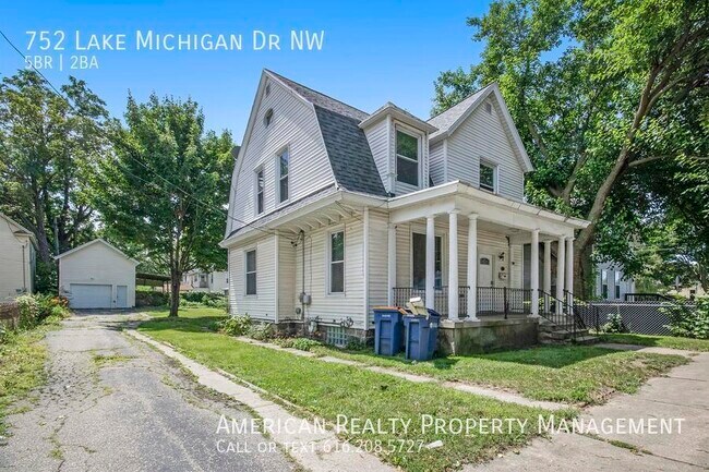 Photo - 752 Lake Michigan Dr NW