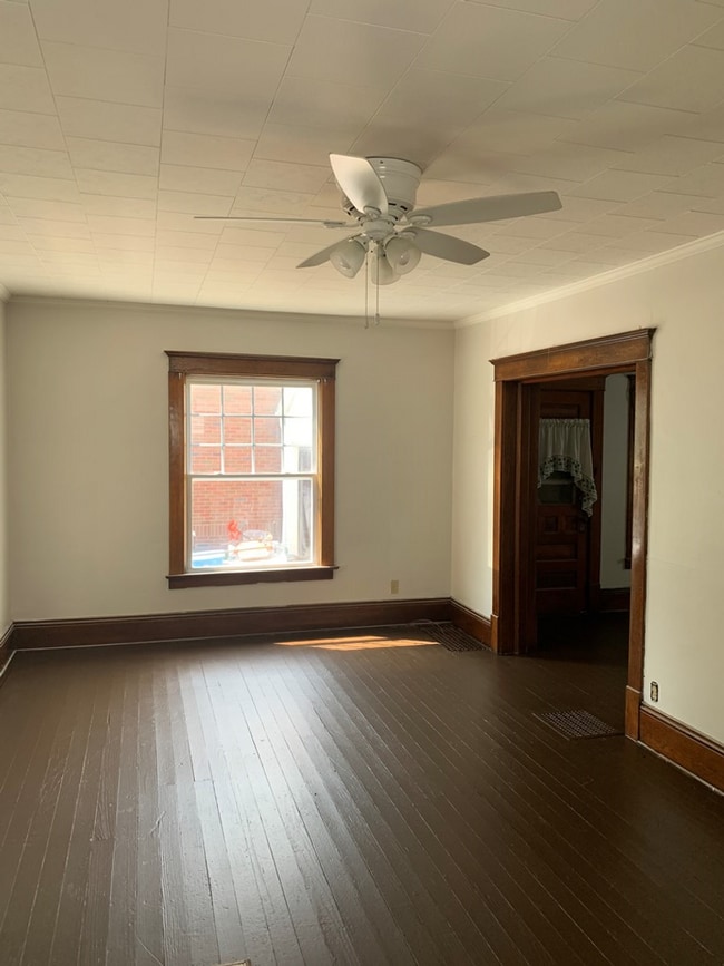 Photo - 206 E 10th St