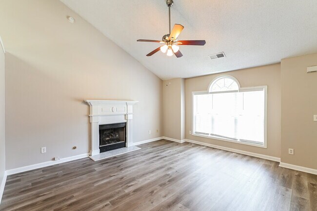 Photo - 335 Shadetree Ln