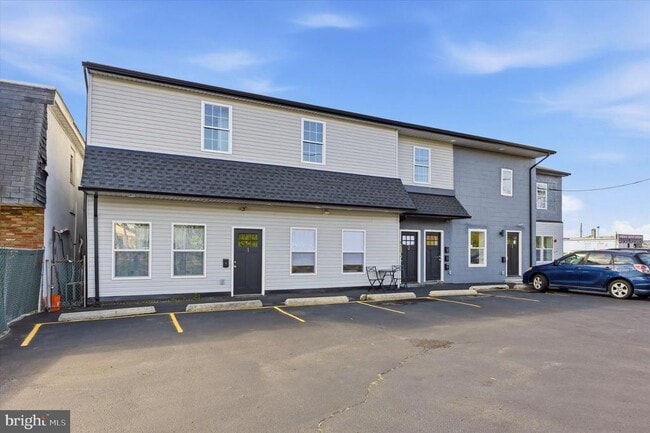 Building Photo - 7406 Bristol Pike Unit 3
