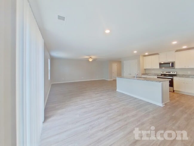 Photo - 2170 Southlea Dr