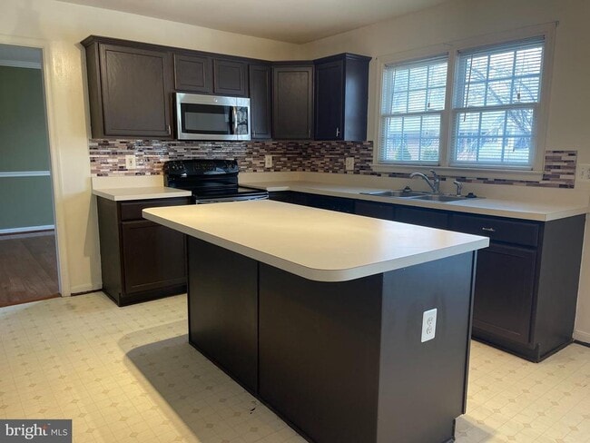 Building Photo - 32 Palace Ln