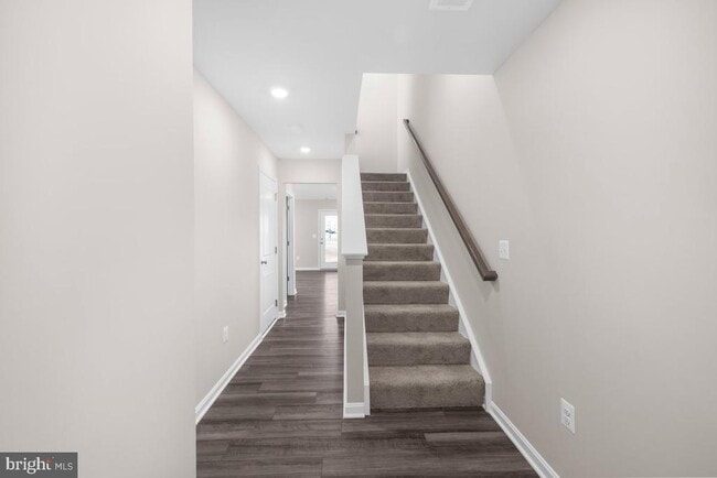 Photo - 569 Seeback Dr