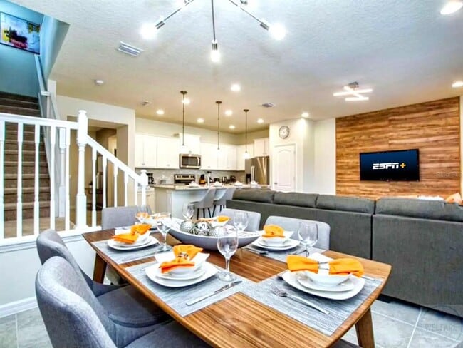 Photo - 2414 Dubai St