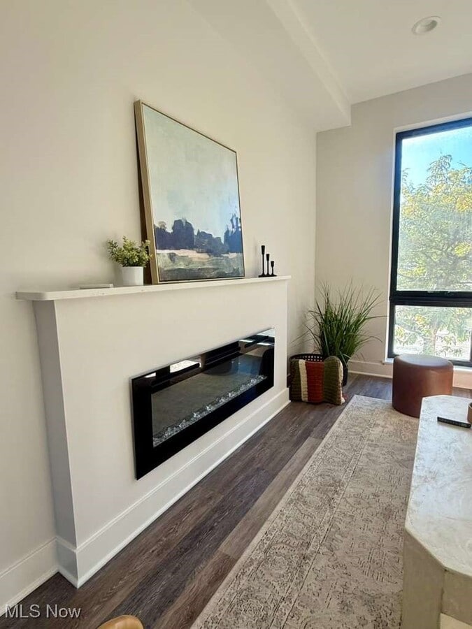 Photo - 1495 Superior Ave E