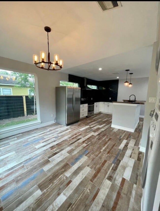 Photo - 425 Plymouth St