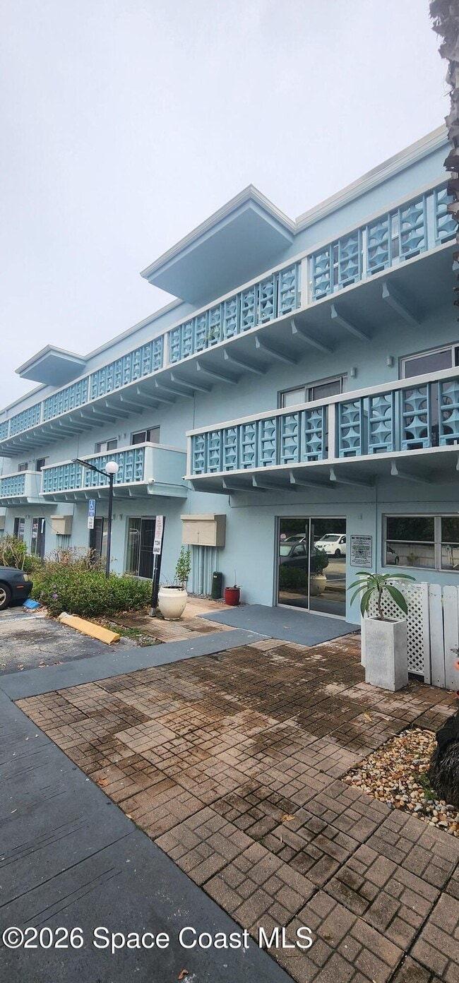 Building Photo - 223 Columbia Dr Unit 319