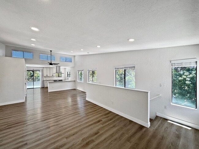 Charming & Spacious 2BD/2.5BA House in Nor... - Charming & Spacious 2BD/2.5BA House in Nor... Unit 3095