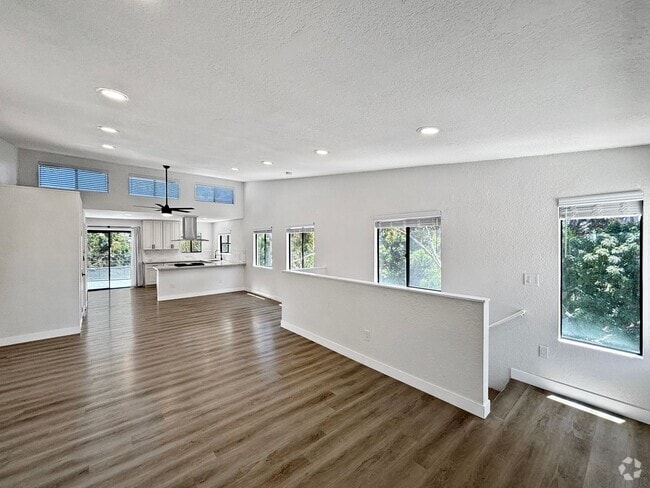 Building Photo - Charming & Spacious 2BD/2.5BA House in Nor... Unit 3095