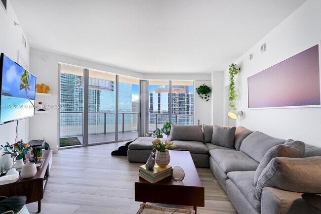 Photo - 1300 Brickell Bay Dr Condo Unit 2901