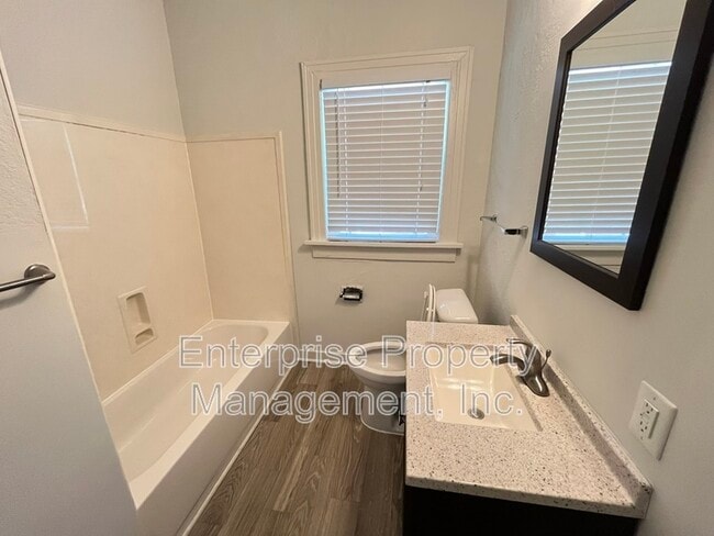 Photo - 2360 Forest Ave Unit #3