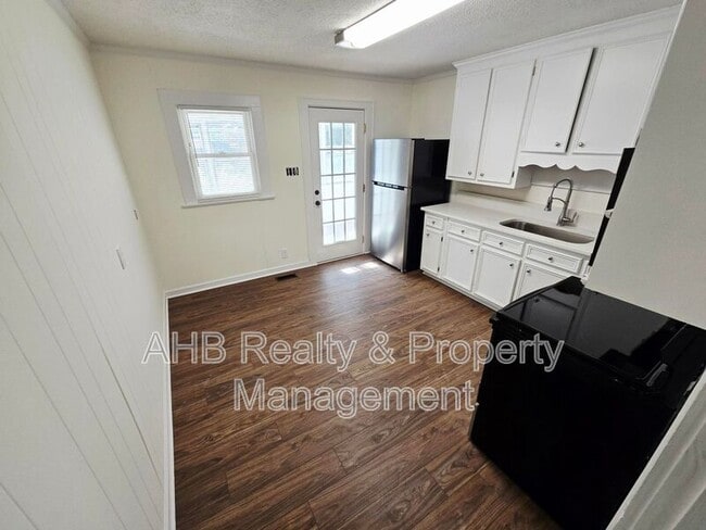 Photo - 621 Grace Ave