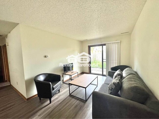 Photo - 1115 W 1st St