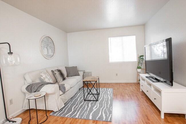 Walnut Apartments