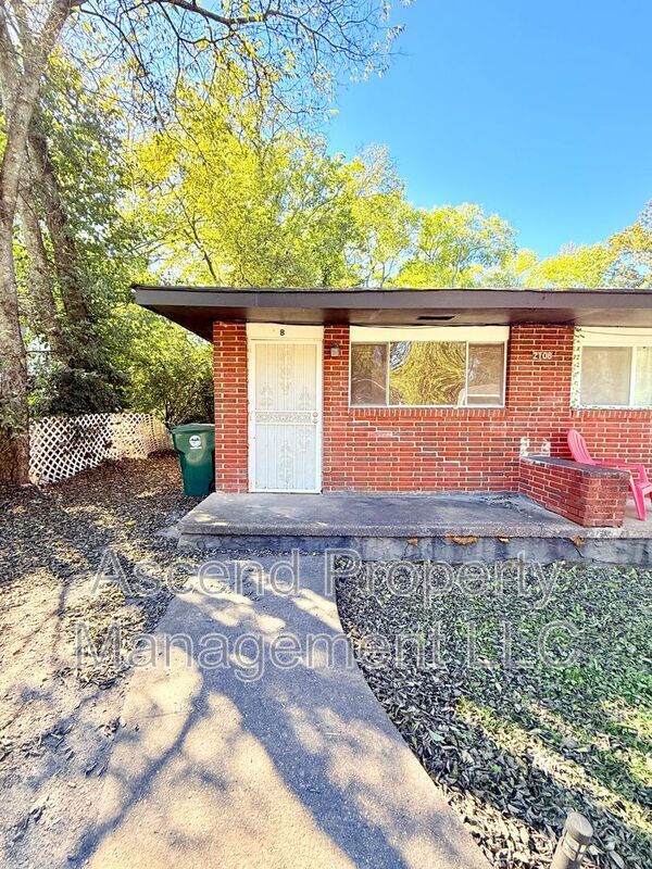 Building Photo - 2108 Cooley St Unit B