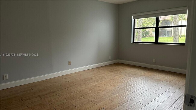 Photo - 200 Lakeview Dr Unit 111