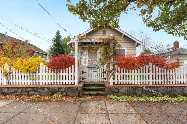 Building Photo - Beautiful North Portland Home —3- Bedrooms...