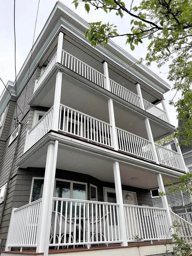 Building Photo - 10 Wheeler St Unit 2