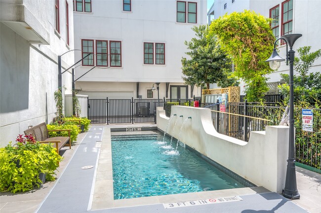 Photo - 266 E 28th St