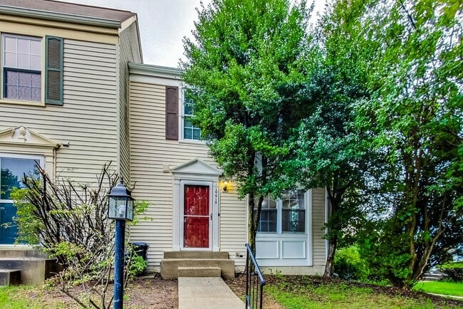 Building Photo - Beautifully maintained end unit Townhouse located in Stonebridge subdivision!