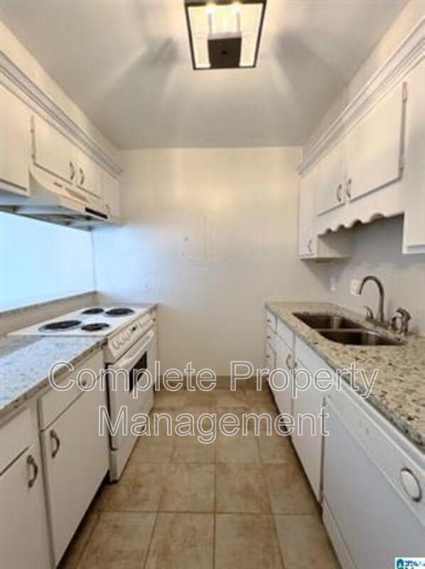 Photo - 3350 Altamont Rd