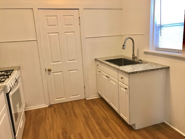 Photo - 918 Watson St SW Unit 2